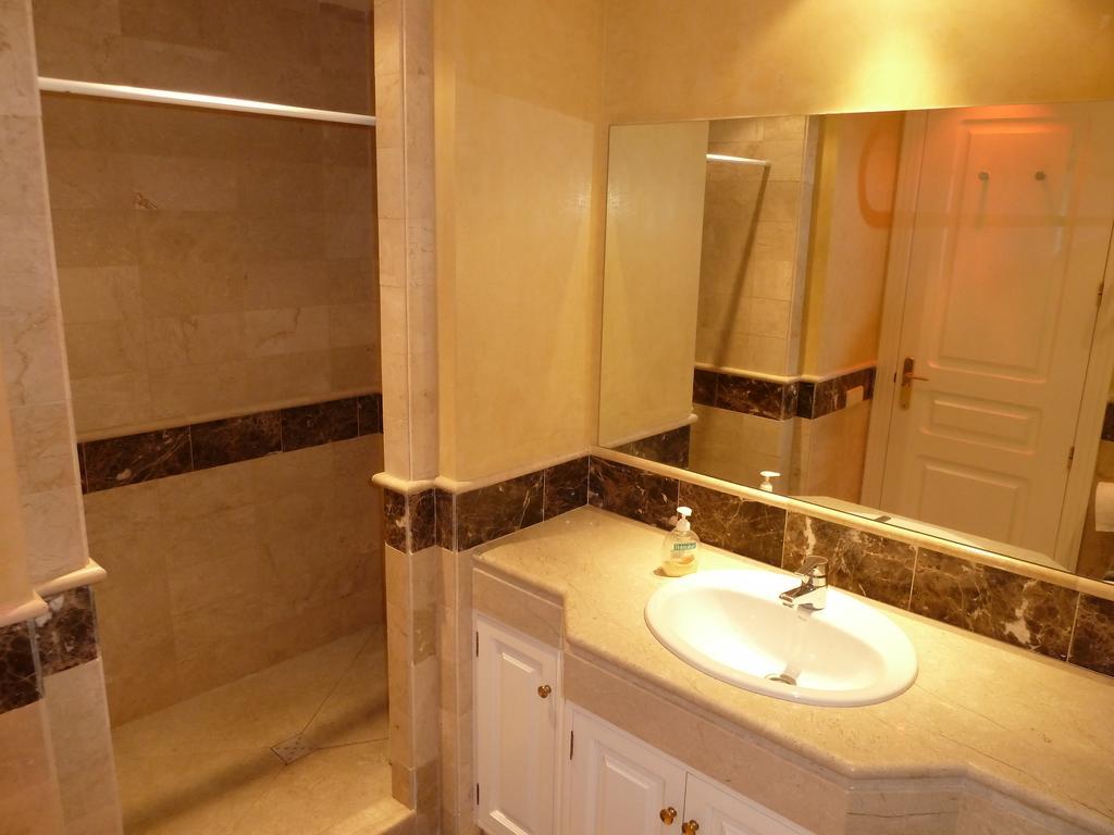 Apartemen Greenlife Village